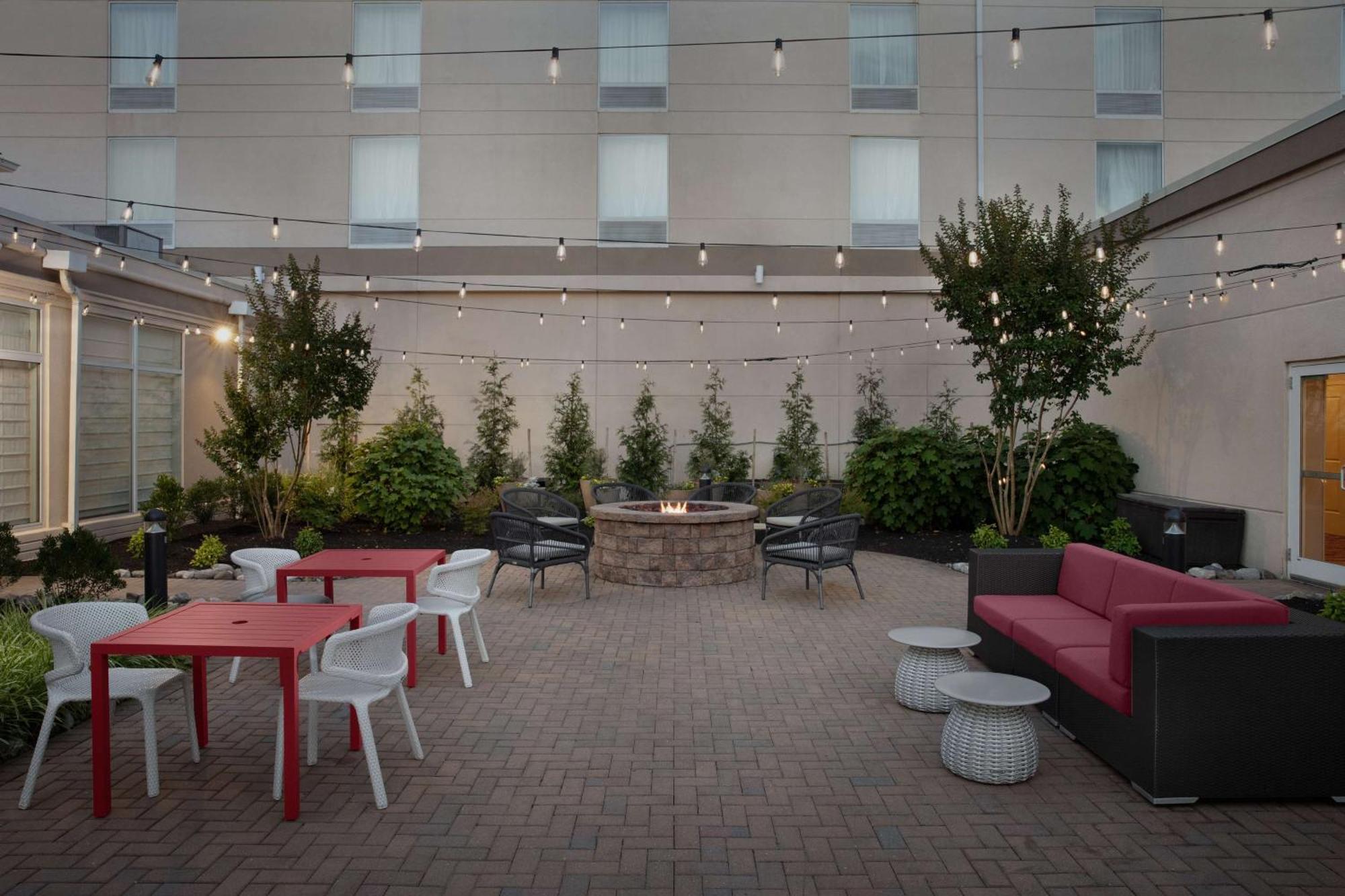 Hilton Garden Inn Philadelphia-Fort Washington Exteriör bild